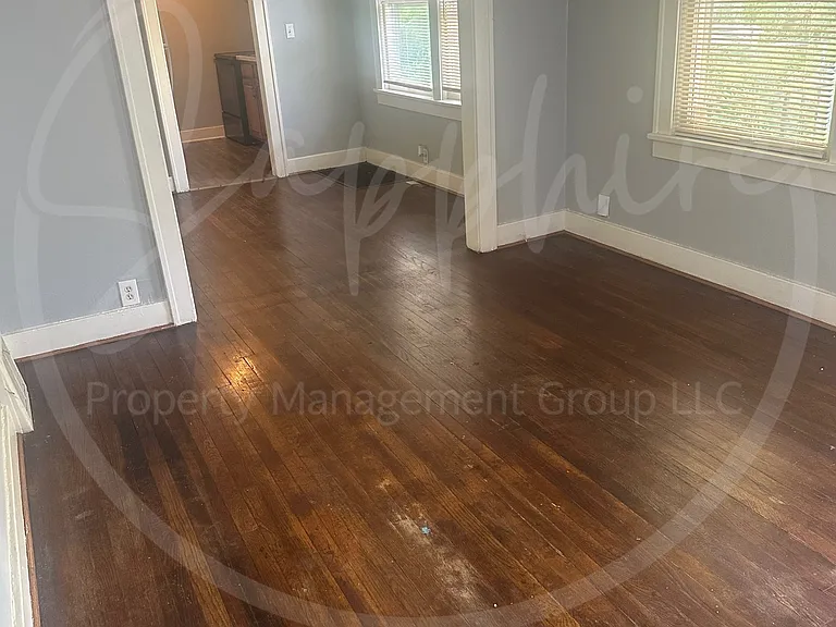 2404 E 67th Ter — Photo 4