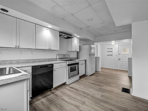 3rd image of 12831 Carrington Ave