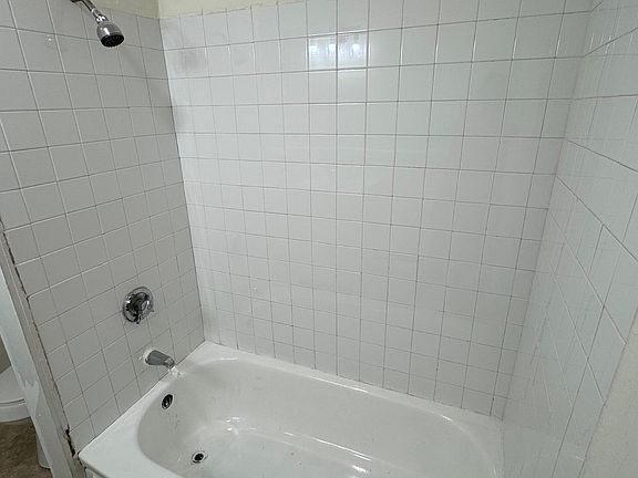 5th image of 29 Bolton Pl #2