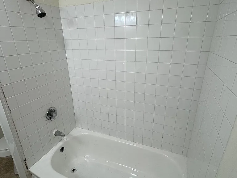 29 Bolton Pl #2 — Photo 5