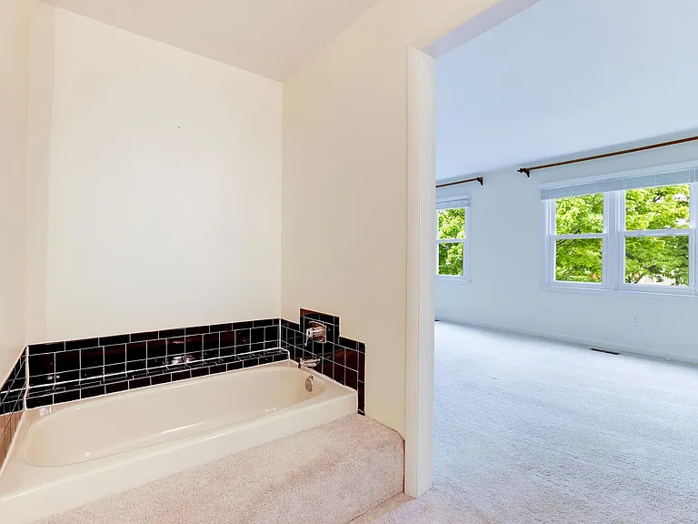 8509 Jeffersonian Ct — Photo 33