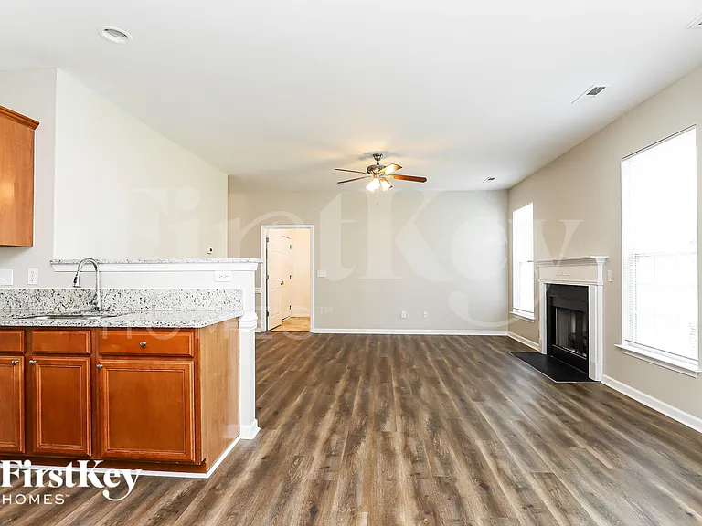 705 Hawthorn Ridge Dr — Photo 6