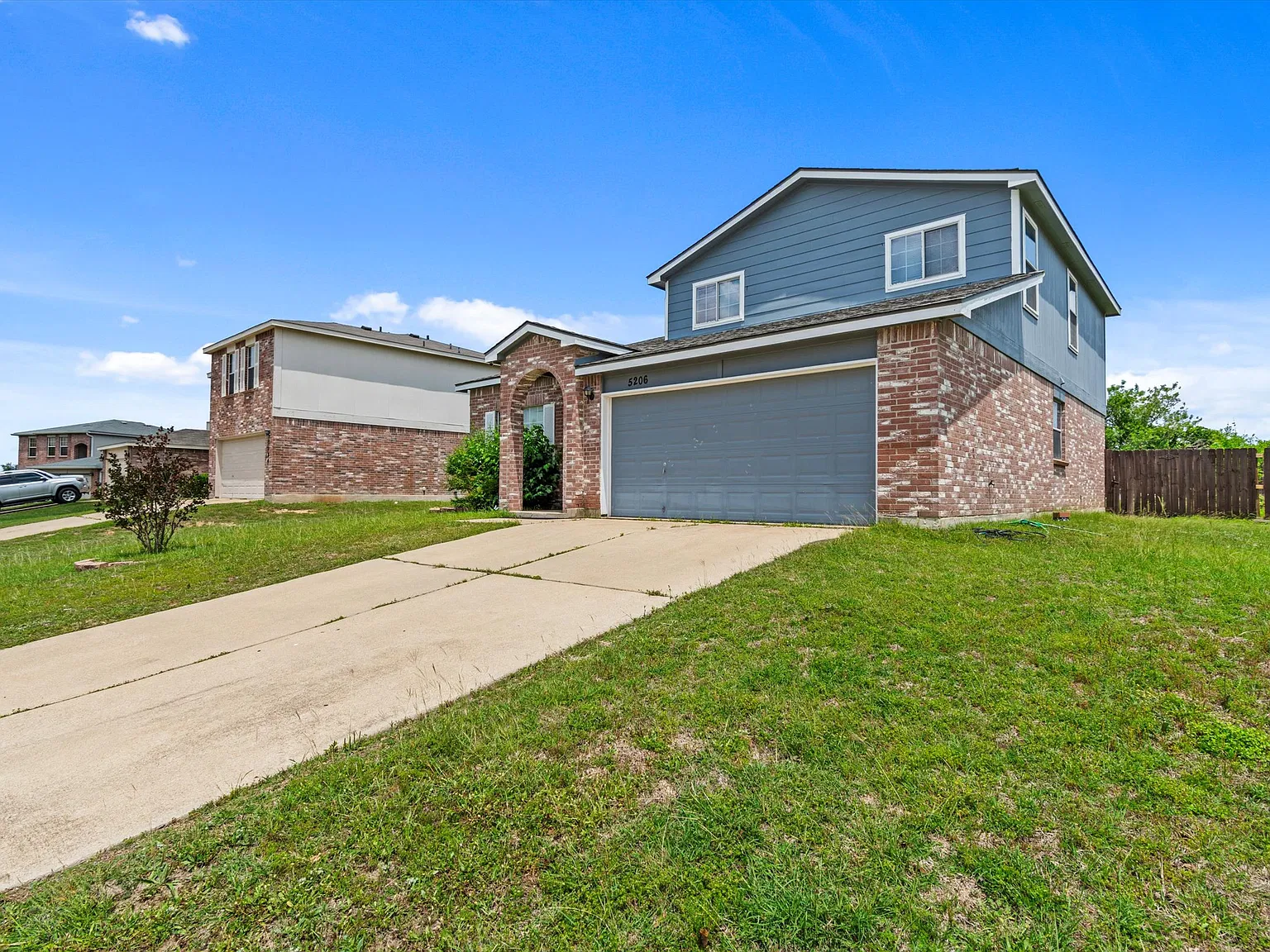5 bed, 2.5 bath, 2144 sqft, $2,000 — Photo 2