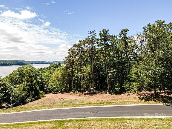 5th image of 126 Moss Bank Ct