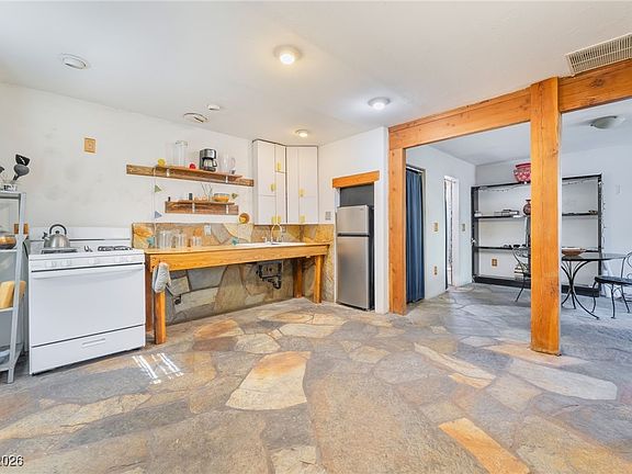 4th image of 2532 Arrowhead St
