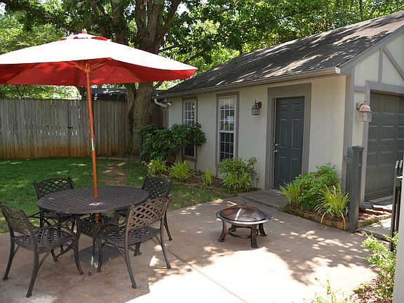 5th image of 406 W Kingwood Dr