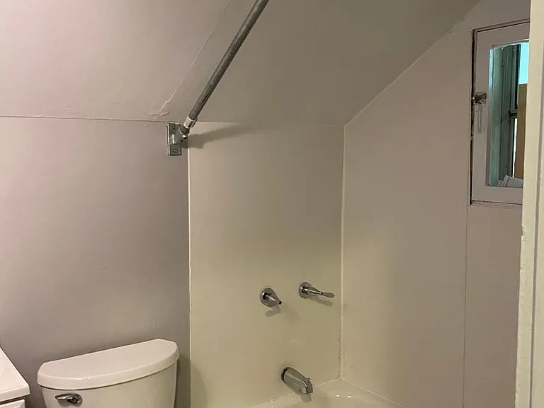 443 Greenwood Ave — Photo 2