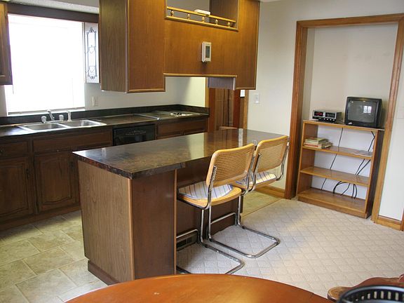 5th image of 802 Kanawha Blvd W #B