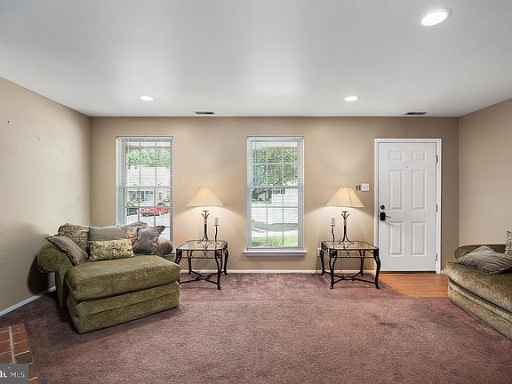 5th image of 505 Essex Ct