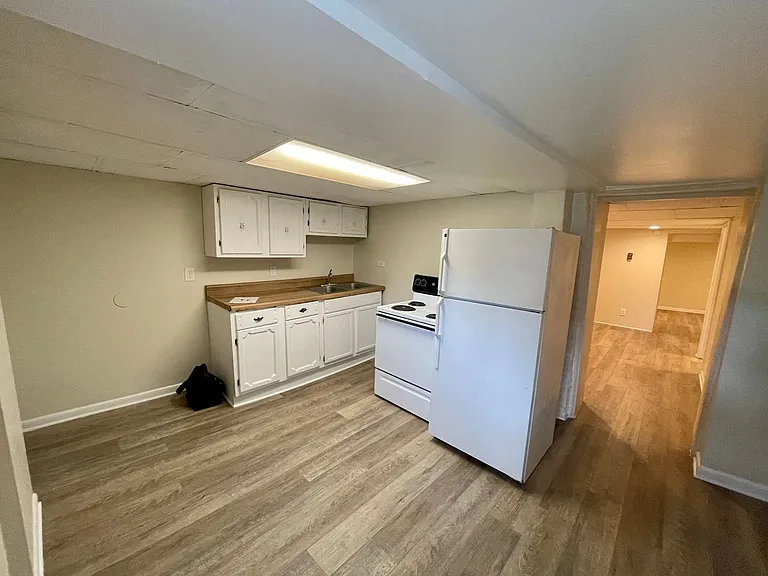 123 W Sycamore St — Photo 4