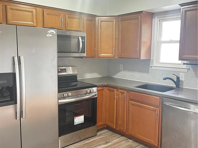 3113 Lucas Dr — Photo 3