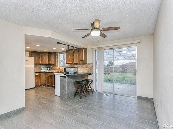 3rd image of 835 N Vista Dr