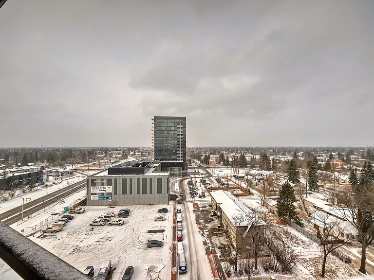 13910 Stony Plain Rd NW — Photo 34