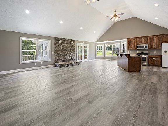 5th image of 52 Wright Pl