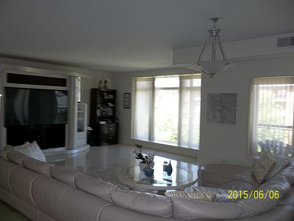 4th image of 875 E 22nd St APT 404