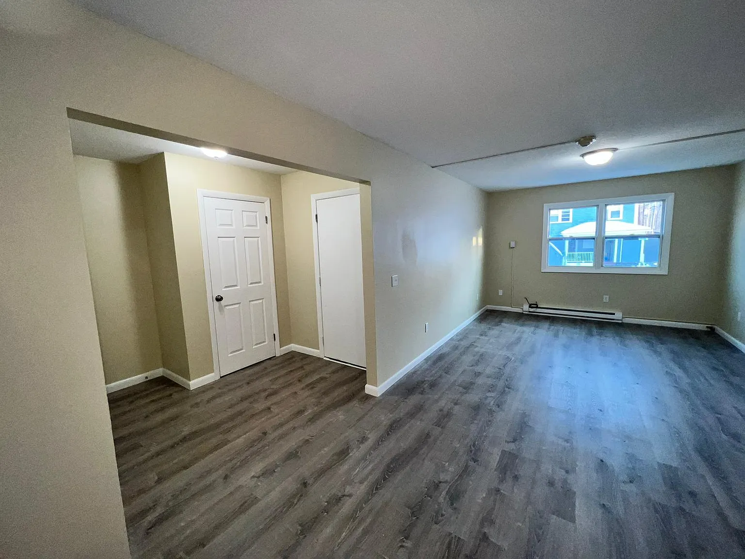 2 bed, 1000 sqft, $1,600 — Photo 2