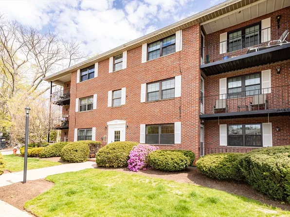 360 Neponset St Unit 703, Canton, MA 02021