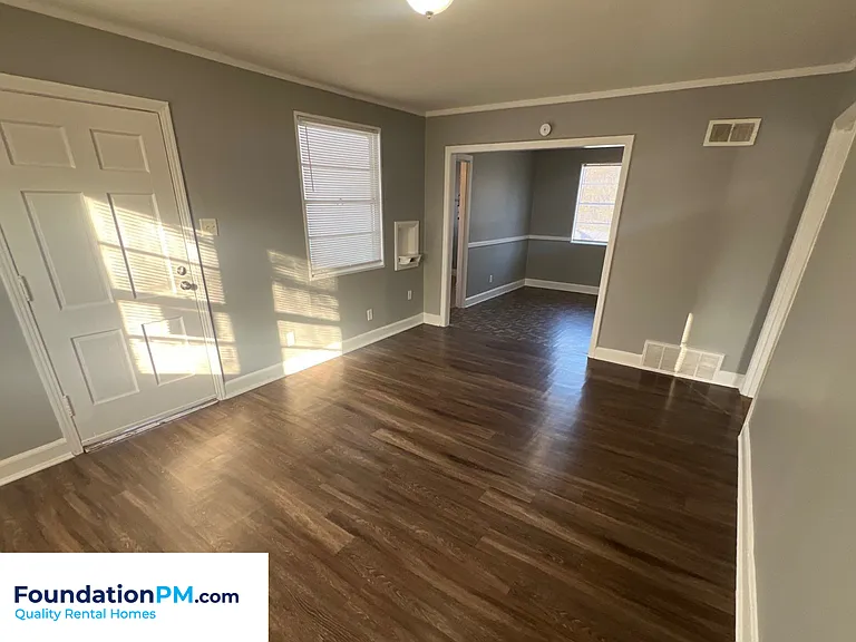 1570 Rebecca St — Photo 8