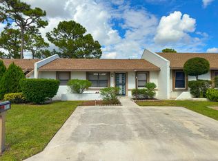 6113 Fairfield Cir, Greenacres, FL 33463
