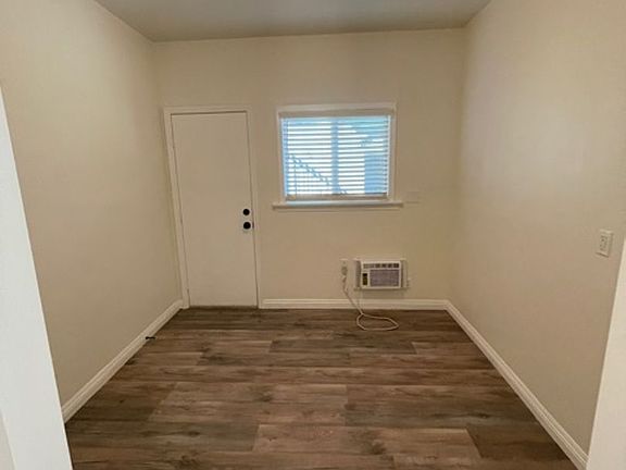 5th image of 524 Lincoln Ave APT 203