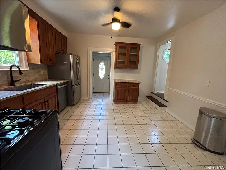 23 Perry Ave — Photo 13