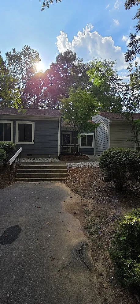 3 bed, 2385 sqft, $2,695 — Photo 1