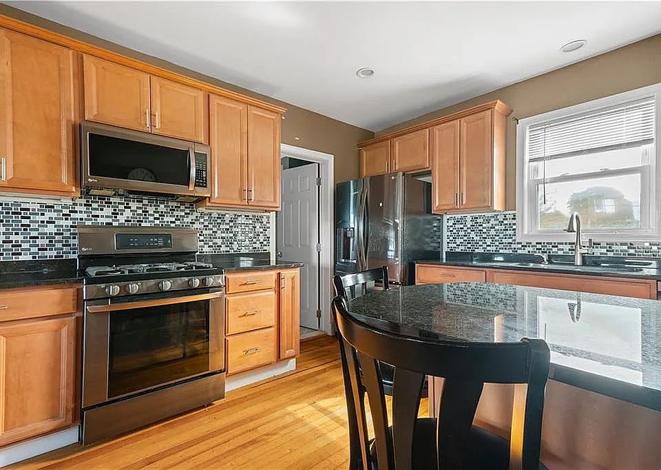 1st image of 206 Fort St #1