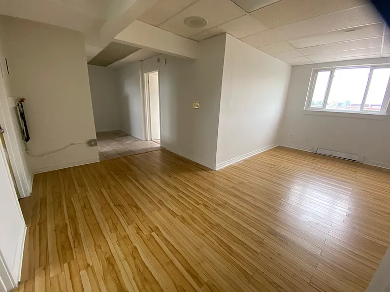 146 Queen St E #2 — Photo 3