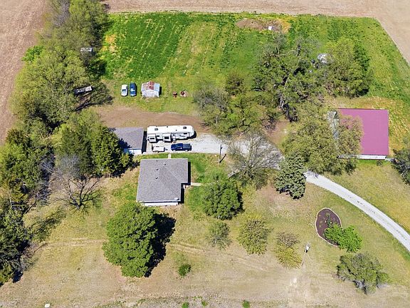 2nd image of 853 F Rd