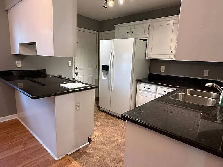 327 Center St — Photo 12