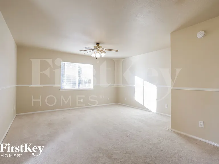 19931 Arrowsmith Dr — Photo 8