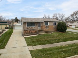5941 Victoria Dr, Oak Forest, IL 60452