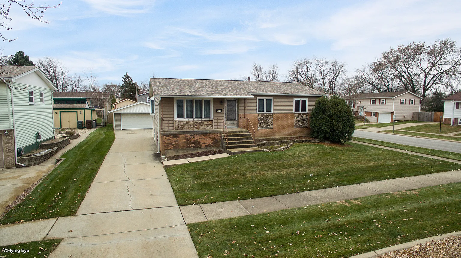 5941 Victoria Dr photo 1