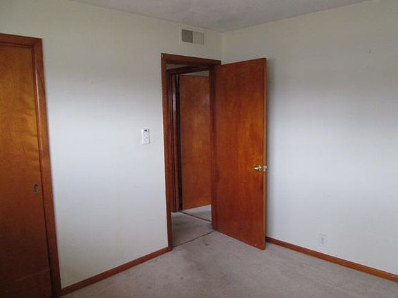 4th image of 2300 Winton Ave