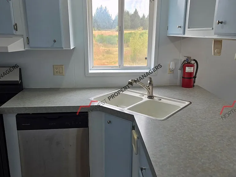 18415 Ivan St SW — Photo 7