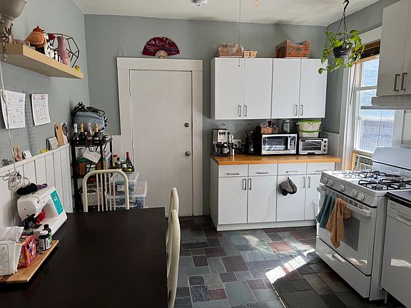 3rd image of 21 Haverford St Floor 2