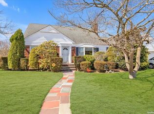1120 Verbena Ave, Merrick, NY 11566