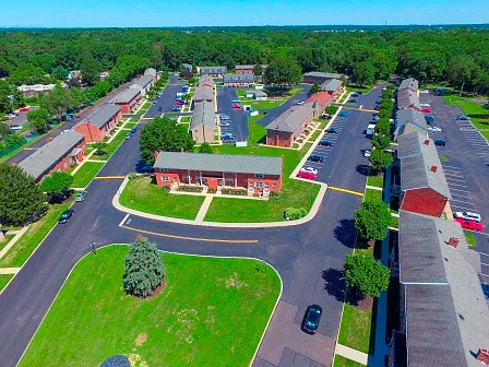 Roberts Mill Apartments and Townhomes — Photo 31