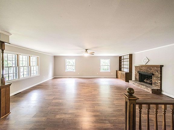 4th image of 511 W Elm St