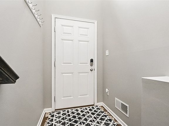 5th image of 228 Eagle Dr