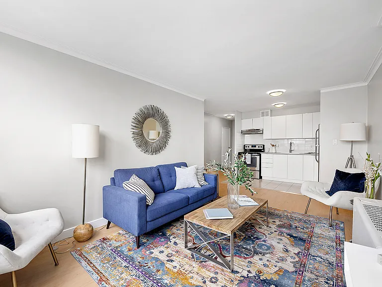 396 Queens Ave — Photo 8