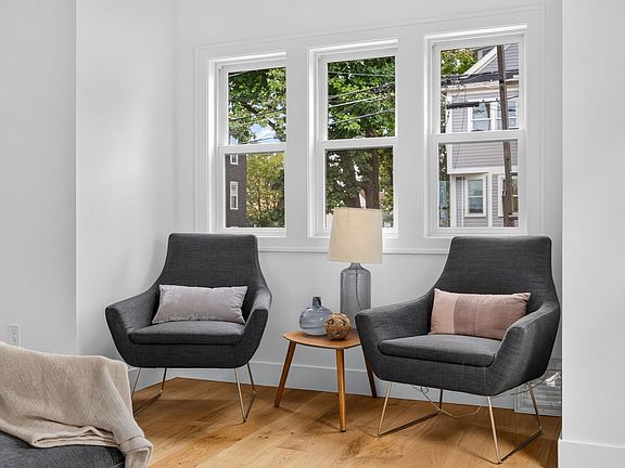 4th image of 37 Belmont St #37