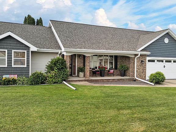 2nd image of W2593 Oakmeadow Ct