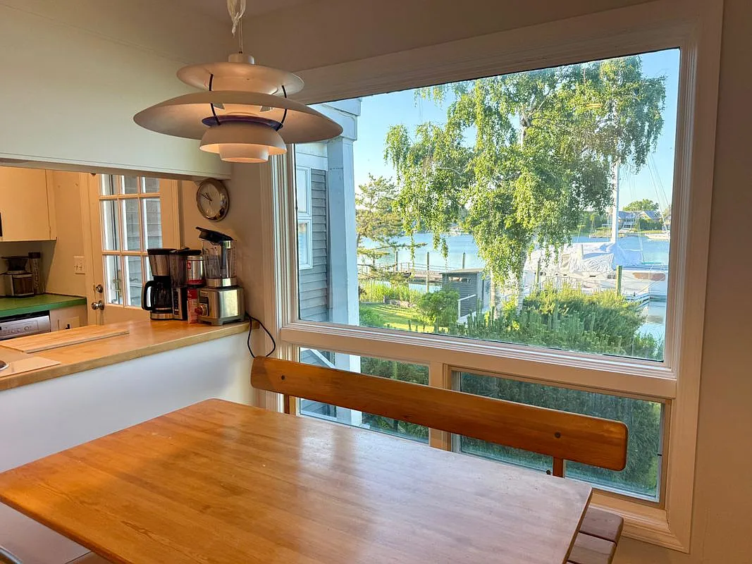 5 bed, 4.0 bath, 3312 sqft, $9,800 — Photo 2