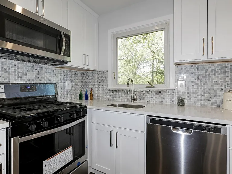 687 Northstream Dr — Photo 10