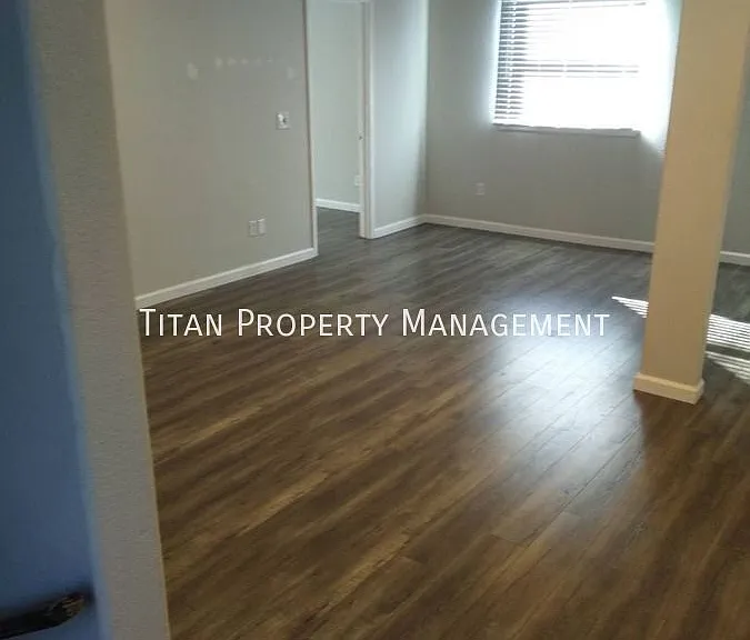 318 12th St #B — Photo 4
