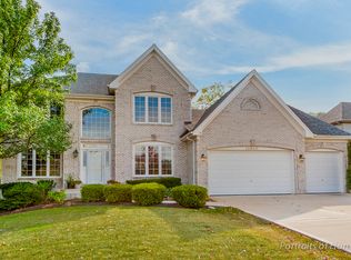 26W435 Interlachen Ln, Winfield, IL 60190