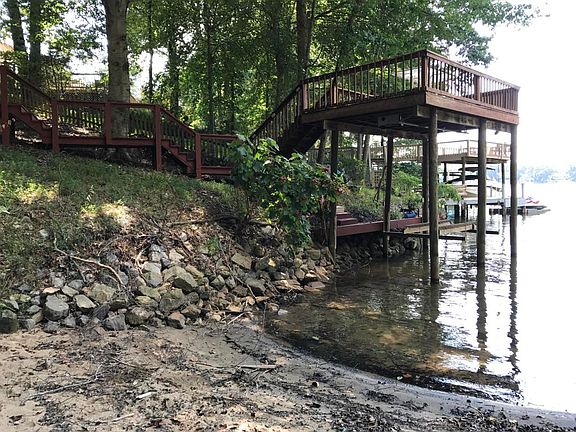 2nd image of 102 Pine Knob Cir