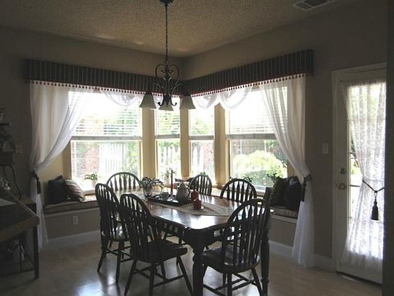 5th image of 3812 Ash Ln