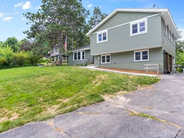 1704 Oak Lake Park Rd, Coralville, IA 52241